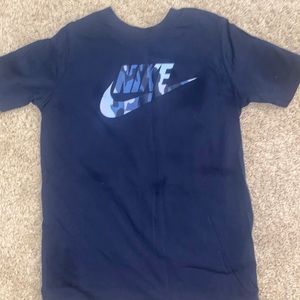 Big boys Nike tee